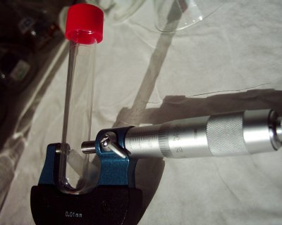 micrometro e provetta